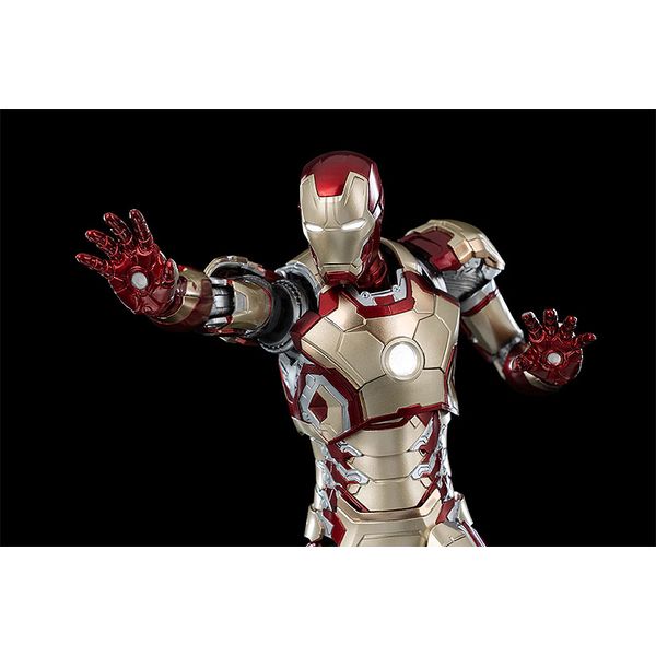 DLX アイアンマン マーク42 ＆ ディスプレイスタンド(おまけ) DLX Iron Man Mark 42（DLX アイアンマン・マーク42